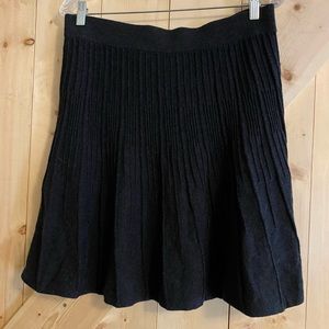 CAbi Mid Length Skirt Sz M